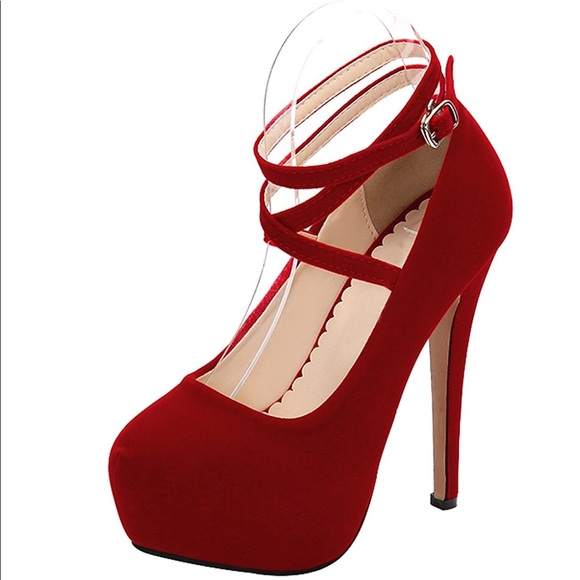 Red high heals - Picture 3 of 4